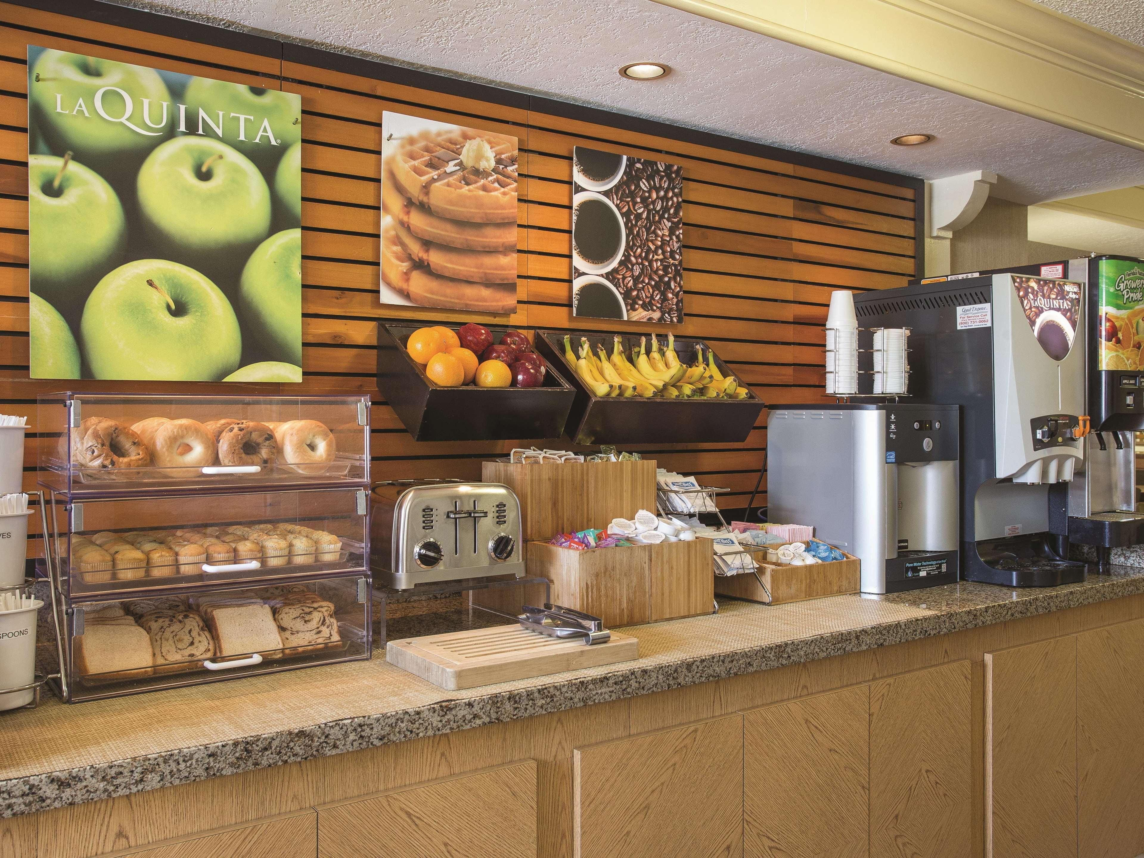 La Quinta Inn By Wyndham San Diego Чула Виста Екстериор снимка