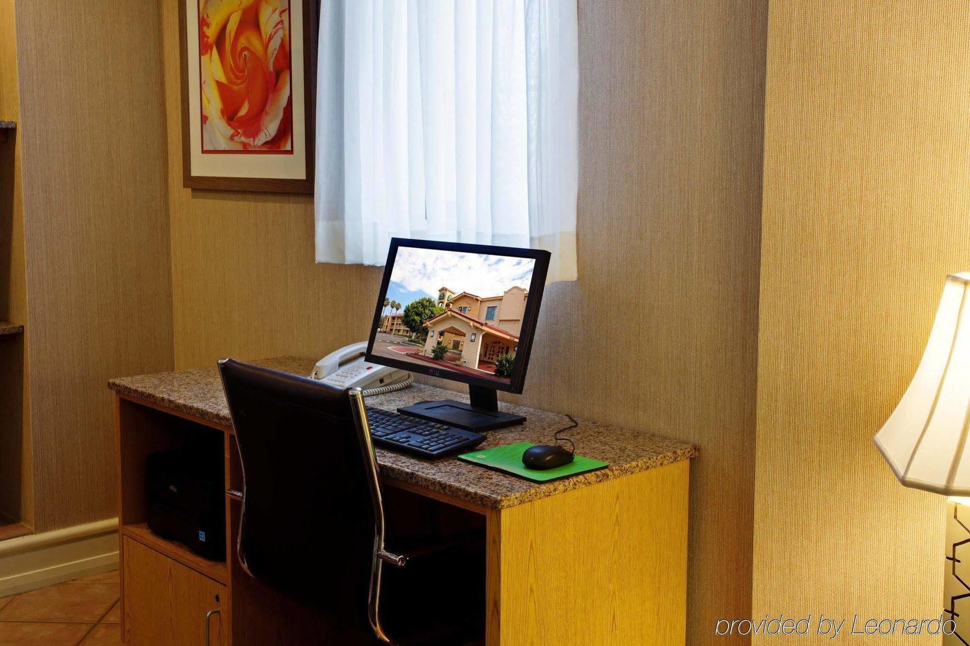 La Quinta Inn By Wyndham San Diego Чула Виста Екстериор снимка